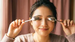 Anzeichen für ein „müdes Gesicht“, die Sie ohne Kosmetik beheben können – allein durch Ihre Gewohnheiten