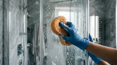 Mit dieser einfachen Lösung strahlen Ihre Badewanne und Ihre Dusche in nur 10 Minuten